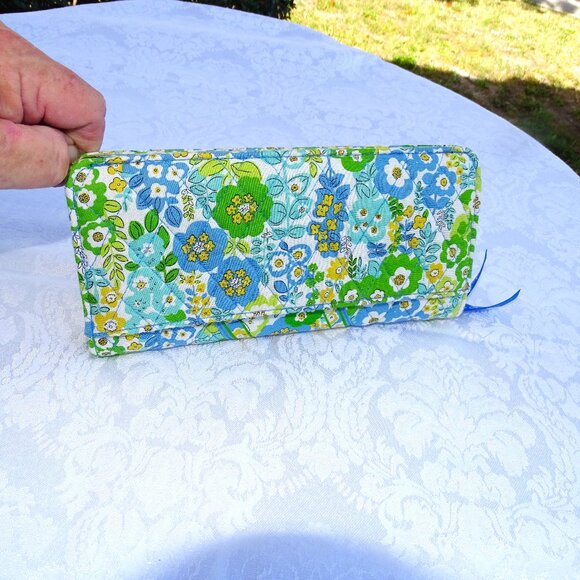 Vera Bradley English Meadow Travel Wallet New - Picture 1 of 8